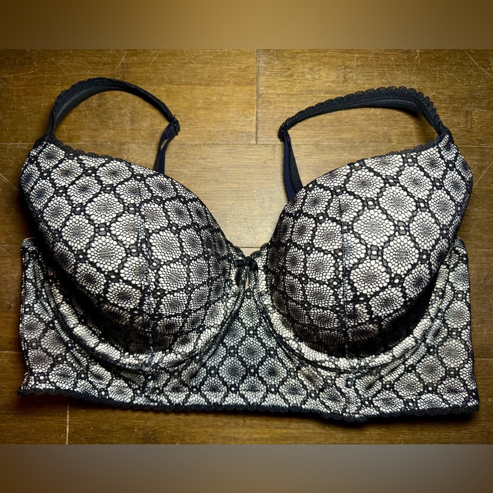 Victoria's Secret Black and Cream Lace Bra